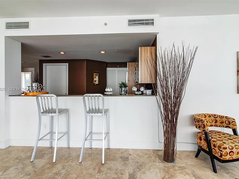 6305 Indian Creek Dr #5A — Photo 16
