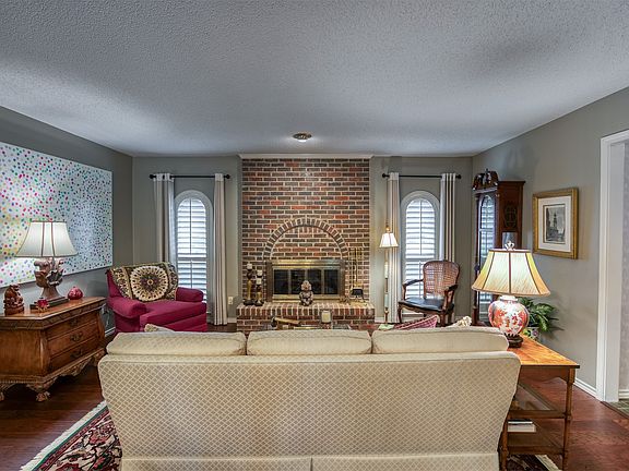 4th image of 6837 Anglebluff Cir