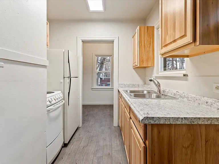 220 15th Ave S — Photo 11
