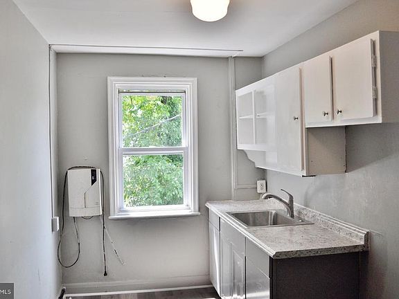 3rd image of 20 Ballman Ct