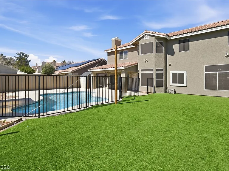 747 Canyon Crest Dr — Photo 19