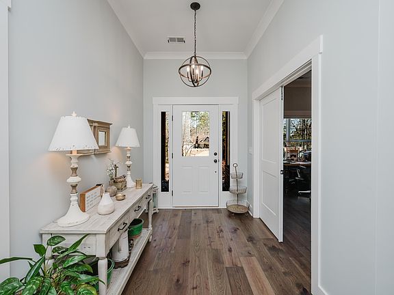 4th image of 200 Lakeview Crest Dr