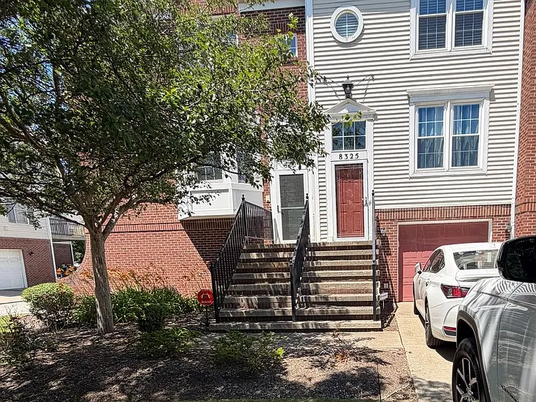 8325 Beacon Pl — Photo 1