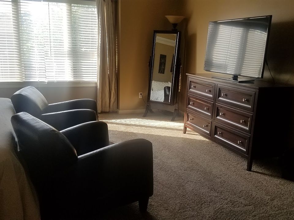 2nd image of 5708 NE Hidden Meadow Dr