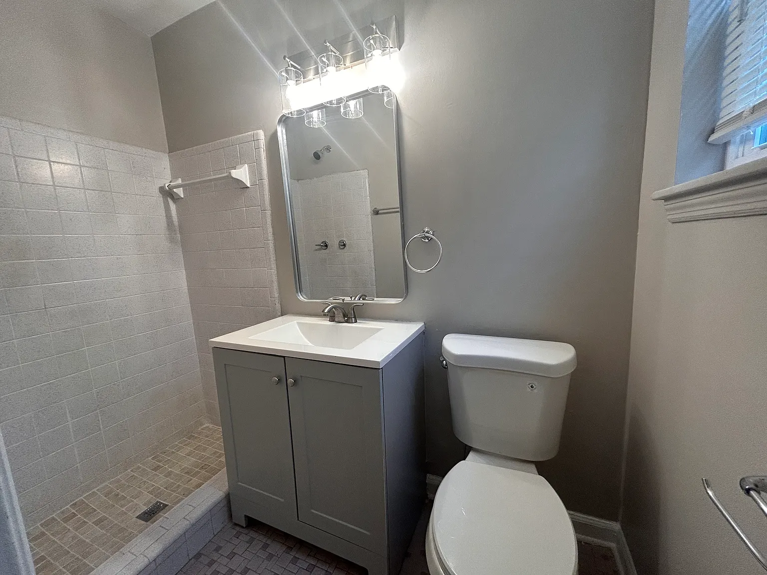 3 bed, 2.5 bath, 1615 sqft, $2,400 — Photo 2
