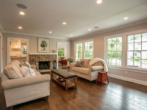 5th image of 62 Woodbine Ave
