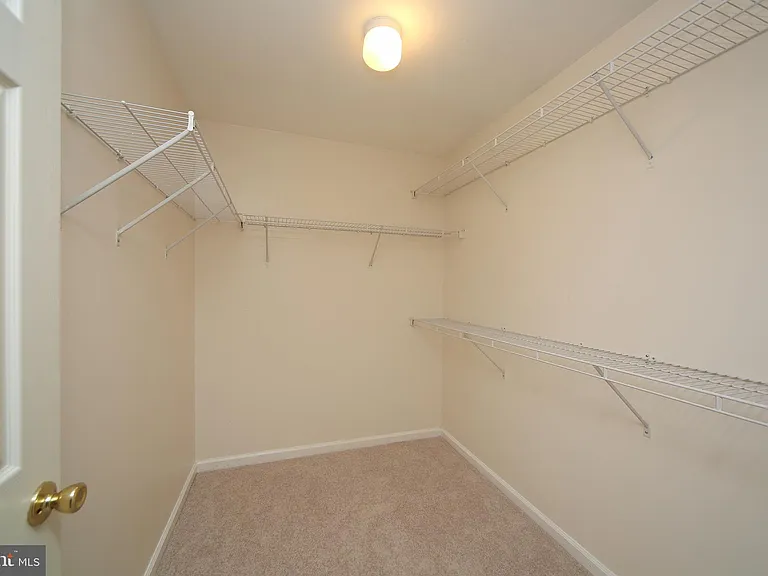 46 Hoover Ave — Photo 21