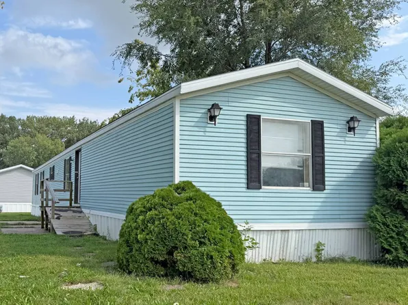 14876 Washington Rd Trailer 108, West Burlington, IA 52655