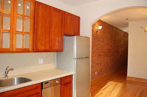 2nd image of 598 6th St #310