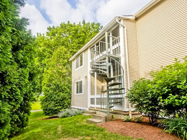 11 Arbor Way APT C, Holyoke, MA 01040