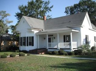 711 E Cleveland St, Dillon, SC 29536