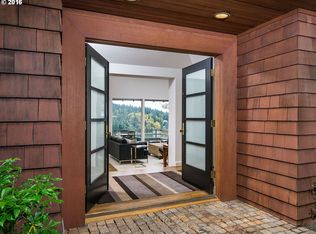 2092 Summit Dr, Lake Oswego, OR 97034