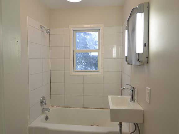 5th image of 918 Avenue E E