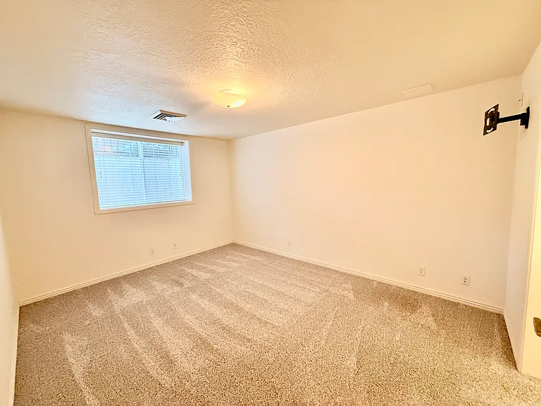 1774 N Sevenoaks Way — Photo 23