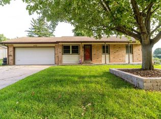 303 Hough Dr, Machesney Park, IL 61115