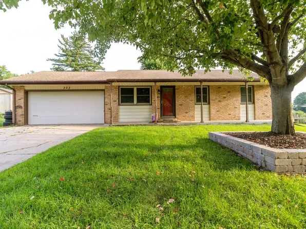 303 Hough Dr, Machesney Park, IL 61115