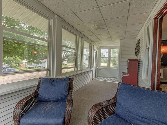 4th image of 306 N Douglas St