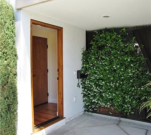 3rd image of 601 Poinsettia Ave #B