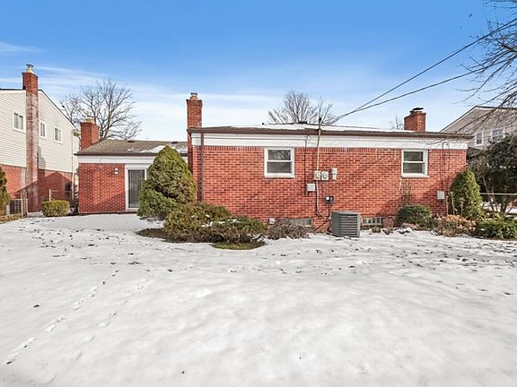 5th image of 14212 Blackburn St