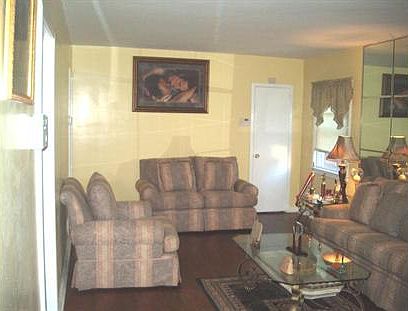 4th image of 646 Lincoln Ave