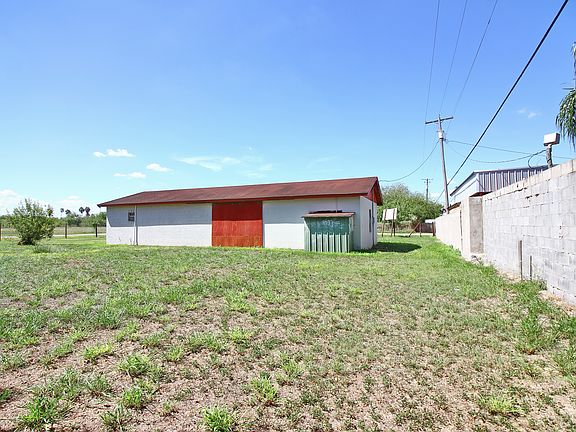 4th image of 200 Butchs Dr