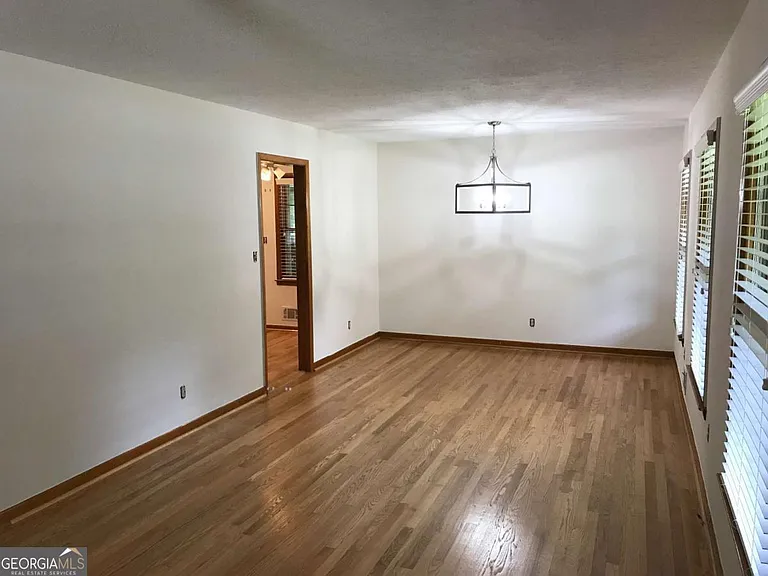 1321 Mary Dale Dr — Photo 3