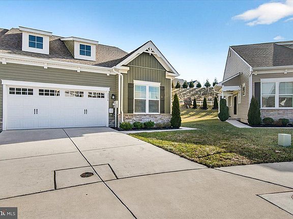 2nd image of 2896 Town View Cir
