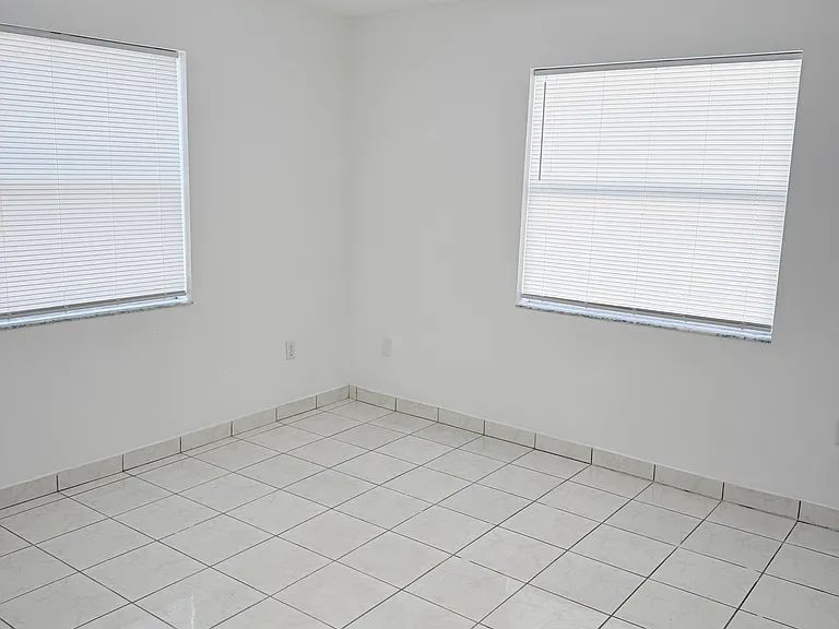 2647 SW 28th Ct #2647 — Photo 12
