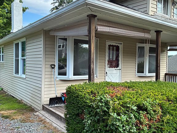 2nd image of 11 Eleanor Dr