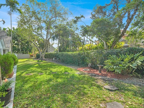 3rd image of 2091 Island Cir