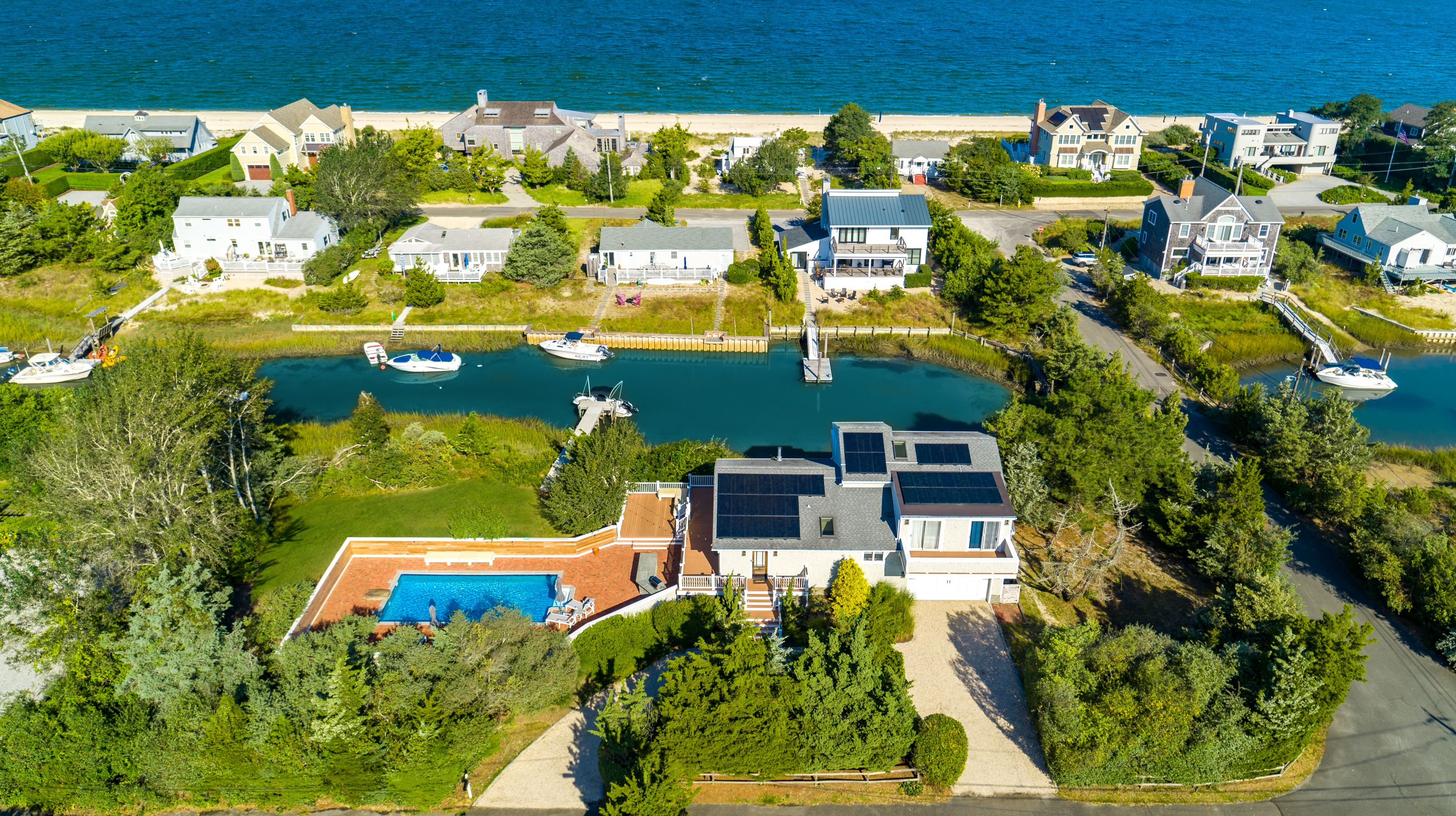 19 Sandgate Ln, Southampton, NY 11968 Out East