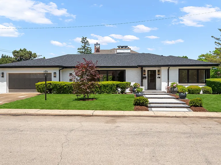 6600 N Kenton Ave — Photo 2