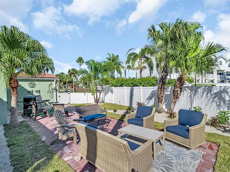 16613 Gulf Blvd — Photo 36