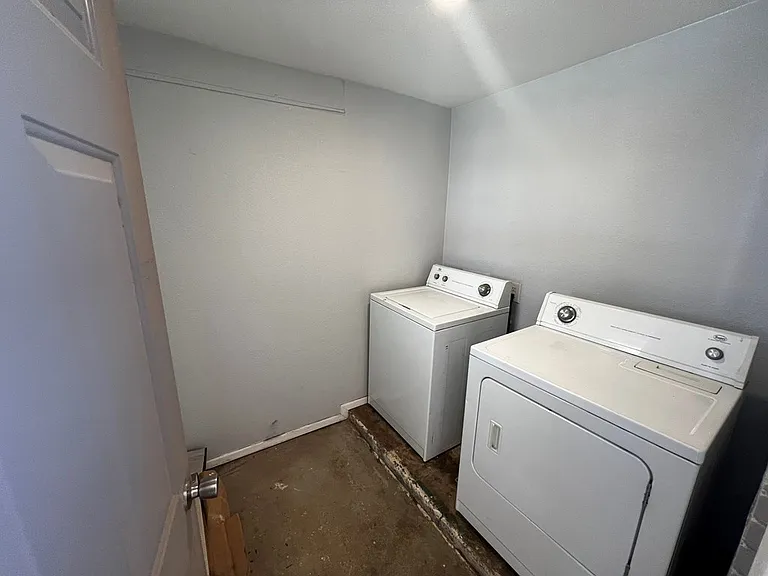1409 E 38th St — Photo 11