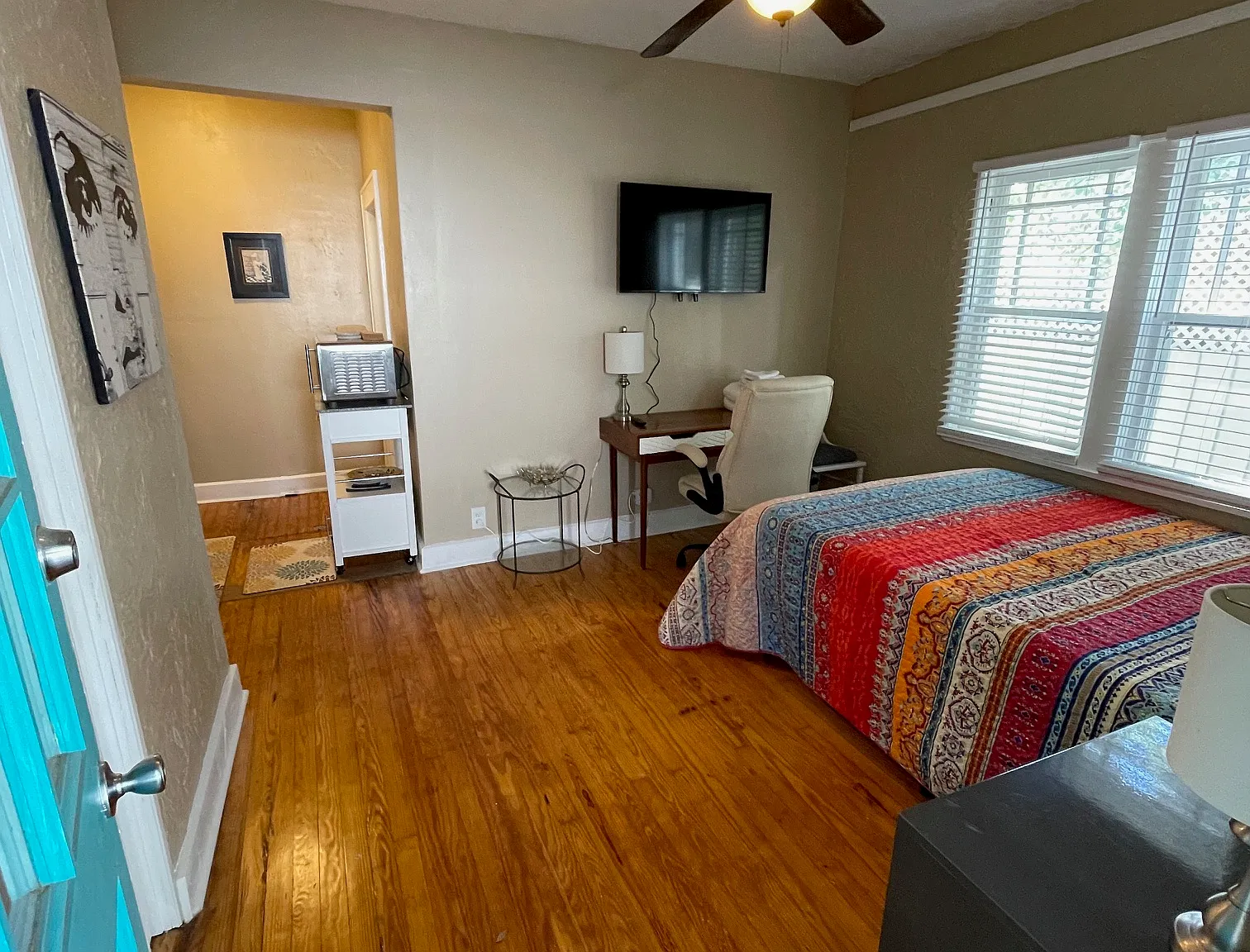 Studio, 350 sqft, $1,350 — Photo 3