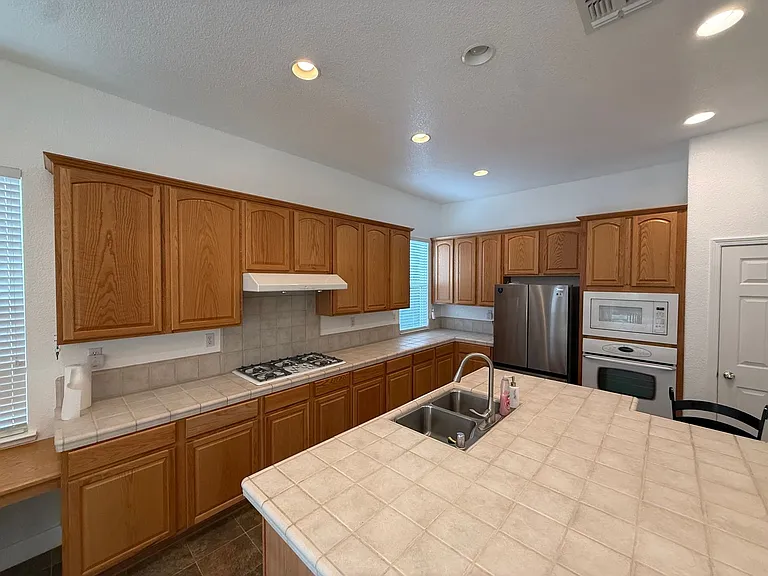 10410 Danichris Way — Photo 4