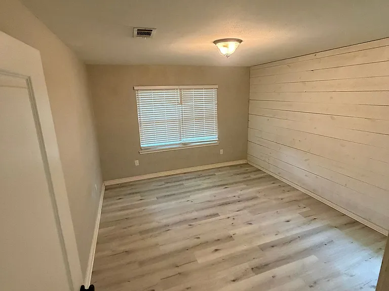 1013 Oak Dr — Photo 6