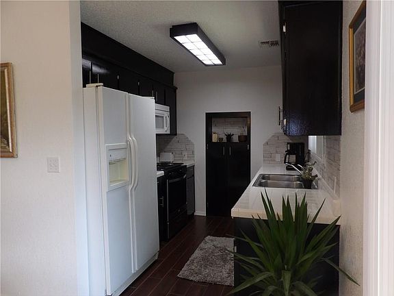 2nd image of 2205 Crestwood Dr