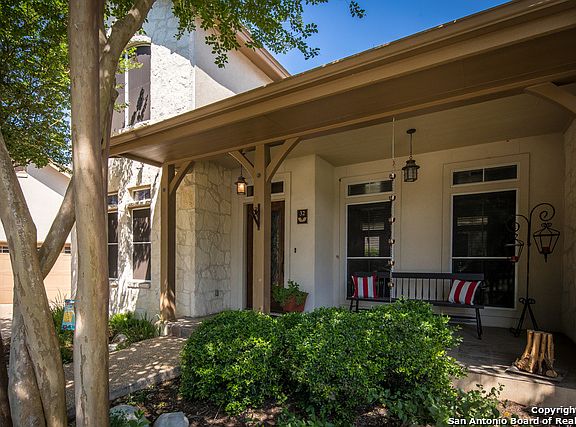 2nd image of 32 Laurel Trl