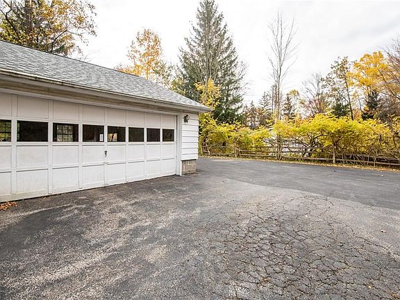 3rd image of 12834 Vincent Dr