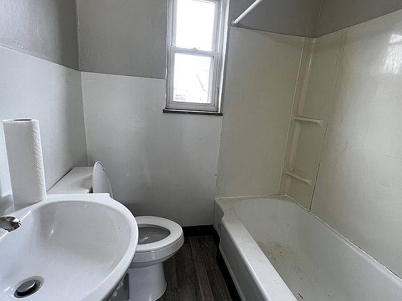 5th image of 203 E St #B
