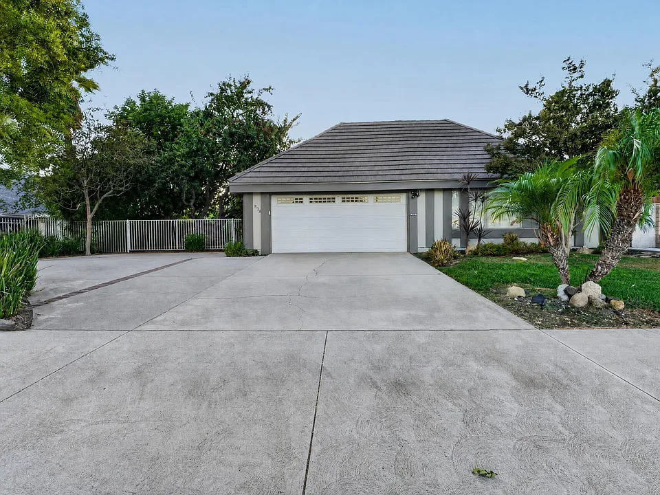 8329 Capistrano Ave
