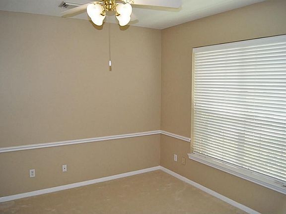 4th image of 2800 Creek Bend Dr