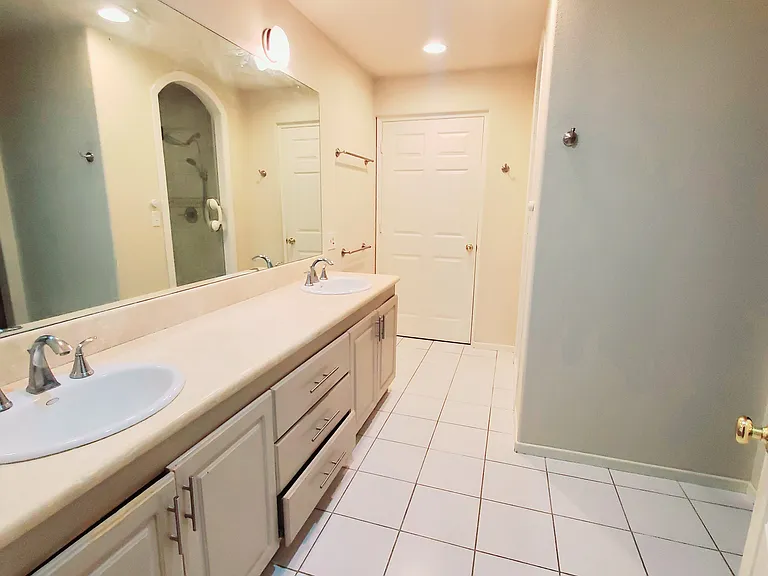 1217 Sangamon Ave #4 — Photo 13