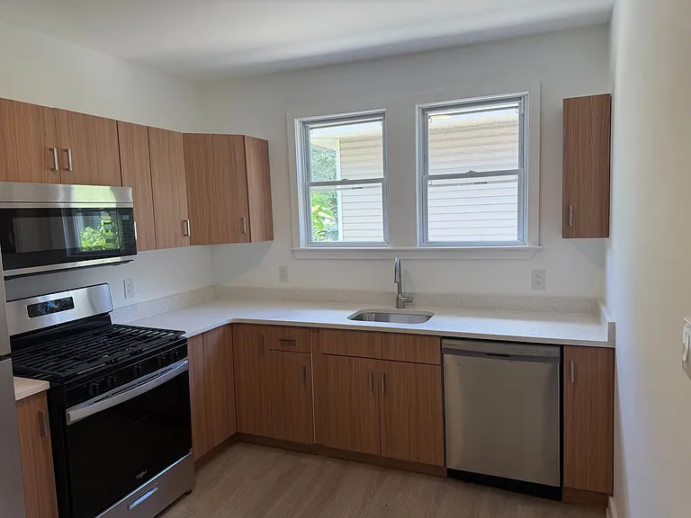 212 Abbey Ln — Photo 3