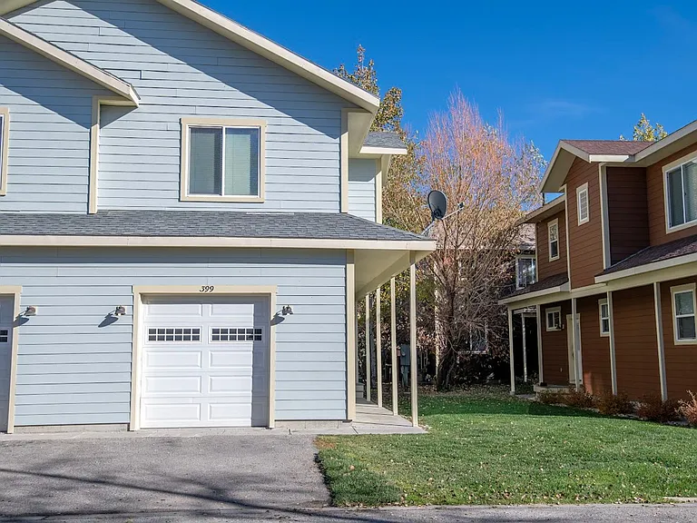 399 Forest View Dr — Photo 1