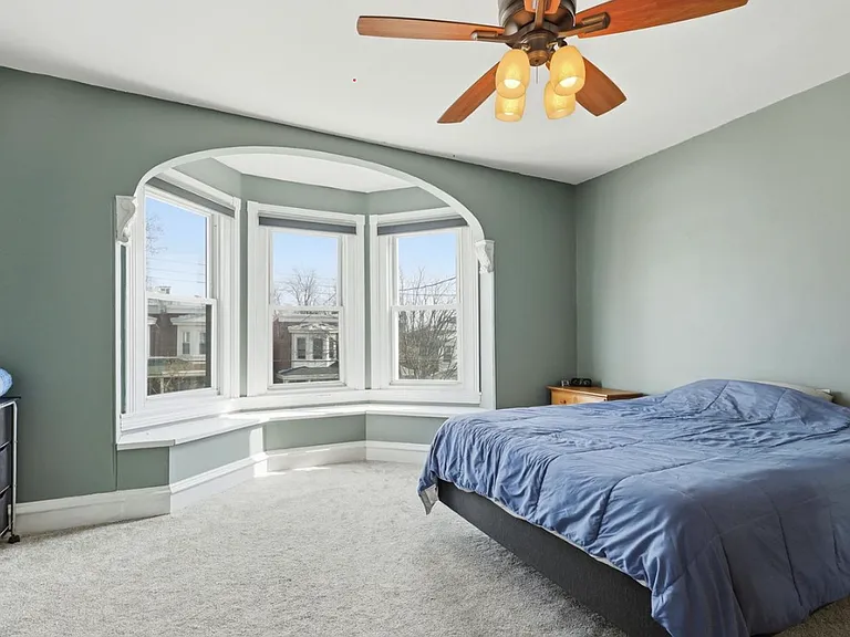 1423 Locust St — Photo 9