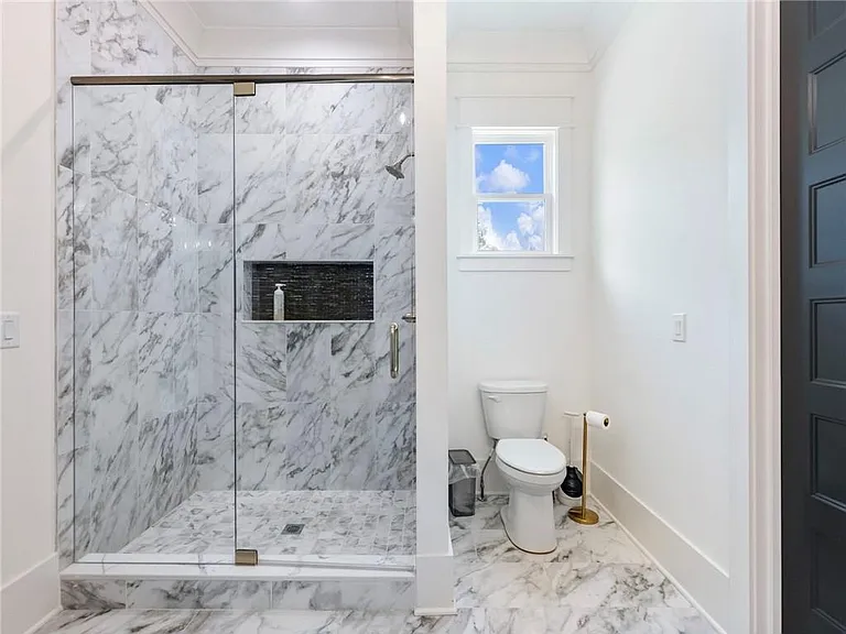 566 Versailles Dr — Photo 35