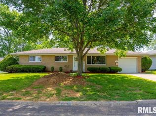 1500 Hilltop Dr, Pekin, IL 61554