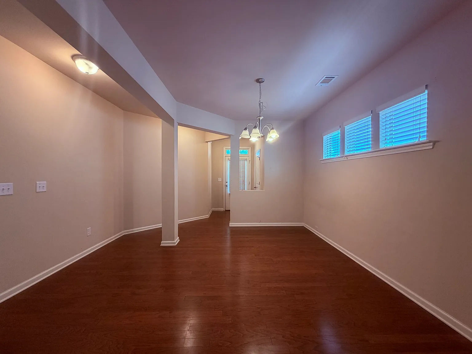 4 bed, 2.5 bath, 1980 sqft, $2,150 — Photo 4